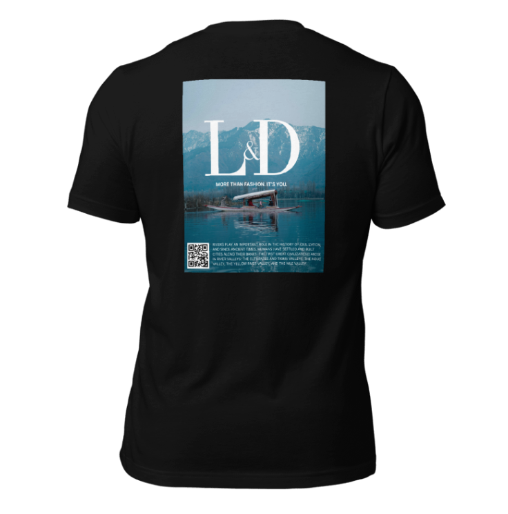 קוד הלילה – חולצת טי שחורה בעיצוב L&D ו-QR